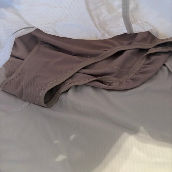 Lululemon Hotty Hot Low Rise Swift Lined Running Shorts – Light Grey, XS (2) - Picture 5 of 8